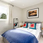 The Victorian House - Enticing 3Bdr House With Garden