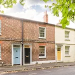 The Victorian House - Enticing 3Bdr House With Garden