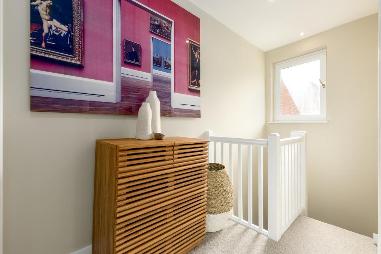 The Victorian House - Enticing 3bdr House With Garden Apartment *